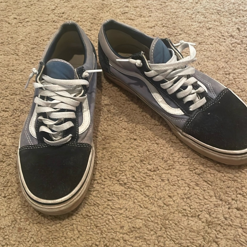 Vans tennies. In GUC